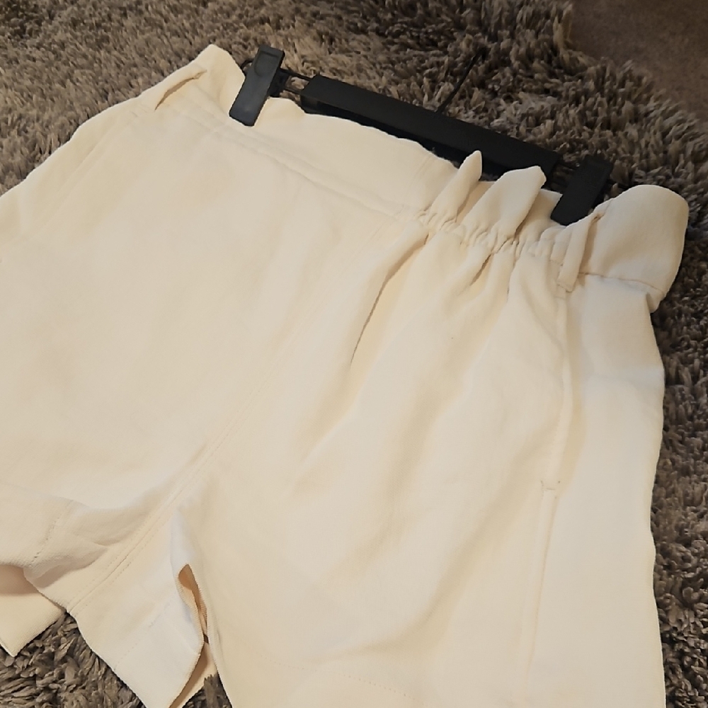 Wilfred Off-White Casual Shorts